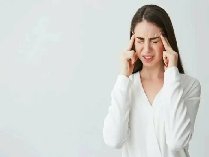 Migraine Problem: माइग्रेन के दर्द से रहते हैं परेशान तो इन घरेलू उपायों को अपनाकर पाएं आराम