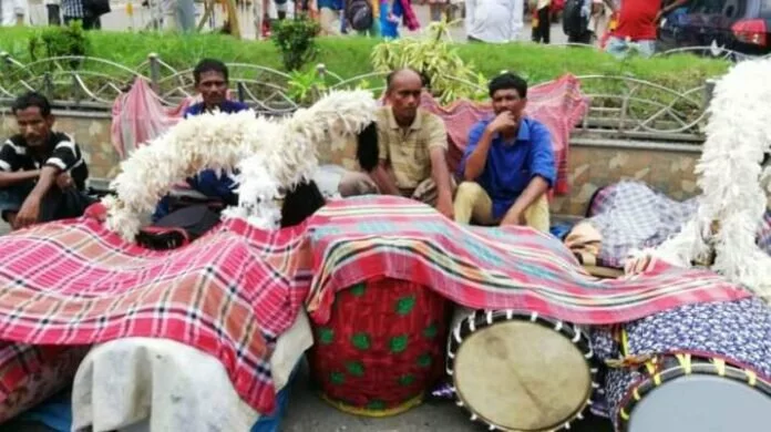 Navratri 2021: नवरात्रि के रंग में रंगा कोलकाता, देखिए दुर्गा पूजा के लिए किस तरह ढाकी हैं तैयार