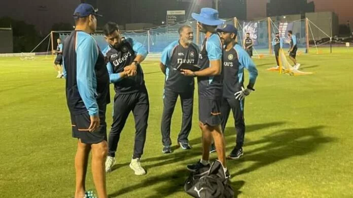 T20 World Cup के लिए टीम इंडिया से जुड़े 'मेंटॉर' धोनी