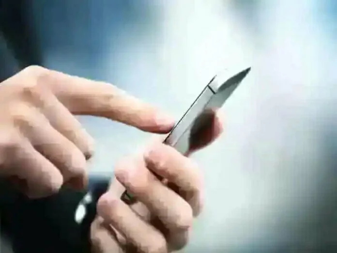 ये हैं 8GB रैम और 128GB वाले बेहतरीन स्मार्टफोन, कीमत 15,000 से कम