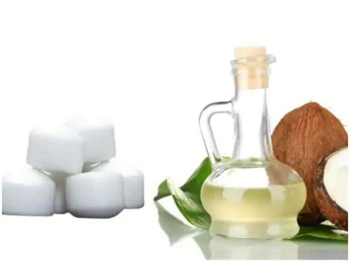 डैंड्रफ से छुटकारा दिलाने में मदद करेगा Coconut Oil और कपूर