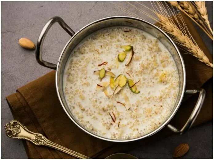 नाश्ते में खाएं मीठा दलियाHealth Tips: Breakfast में खाएं मीठा दलिया, दिनभर शरीर में रहेगी एनर्