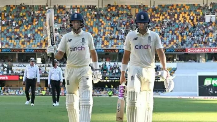 AUS vs ENG, Ashes 1st Test Day 4 Live Score: इंग्लैंड की पारी लड़खड़ाई, मलान और रूट समेत आधी टीम लौटी पवेलियन