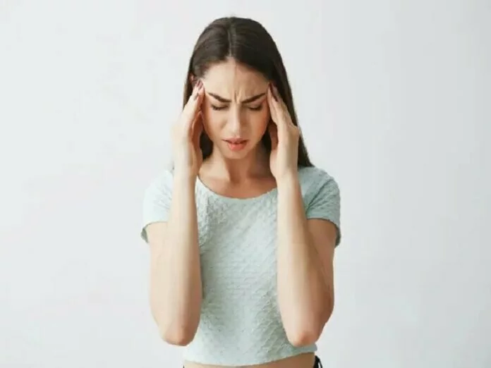 Migraine: ठंड के मौसम में बढ़ जाती है माइग्रेन की परेशानी, इन घरेलू नुस्खों से पाएं राहत