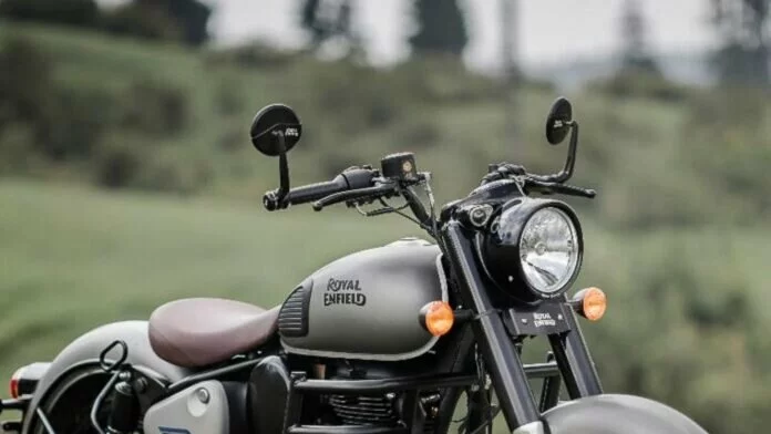 Royal Enfield ने ग्राहकों से वापस लीं हजारों Classic 350, चेक करें आपकी बाइक में भी तो नहीं है यही खामी?