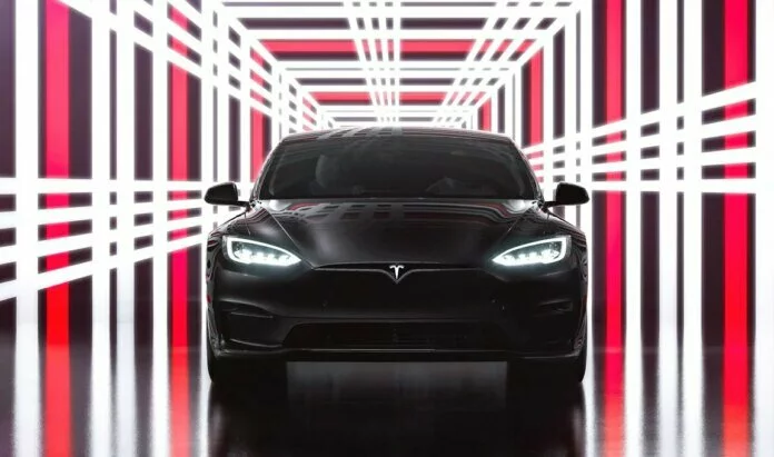 Tesla लाई नया फीचर, इलेक्ट्रिक कार बन जाएगी मेगाफोन