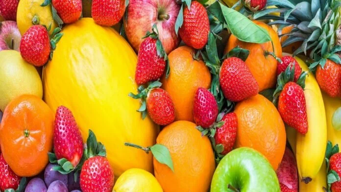 Cholesterol Controlling Fruits: कोलेस्ट्रॉल को करना है कंट्रोल तो डाइट में शामिल करें ये 5 फल