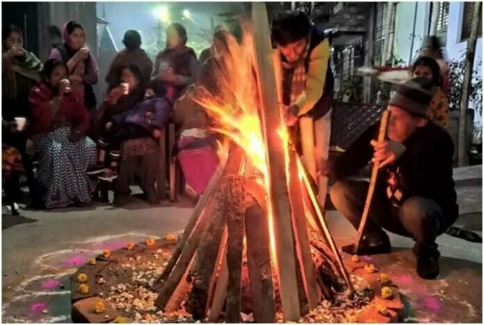 Lohri 2022: जानें लोहड़ी के त्योहार में अग्नि में क्यों डाला जाता है अन्न? क्या है इसका महत्व 