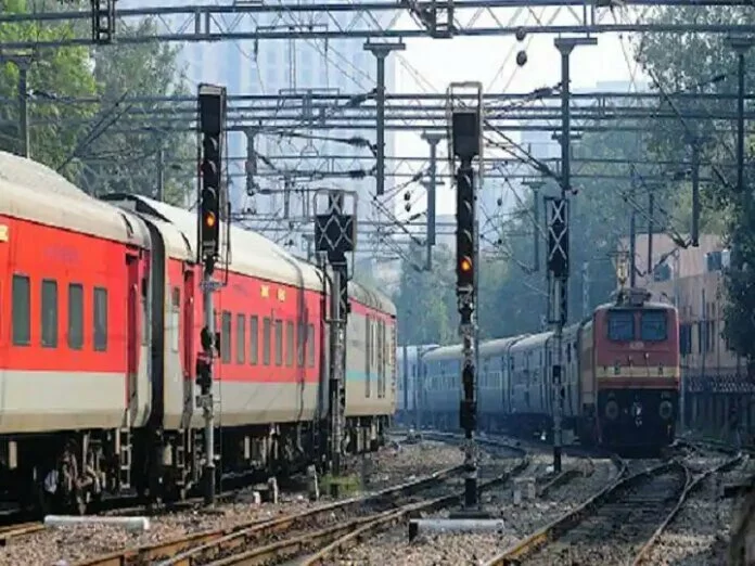 Railway Recruitment 2022: रेलवे में निकली वैकेंसी,12वीं और ग्रेजुएट पास युवा करें अप्लाई, जाने