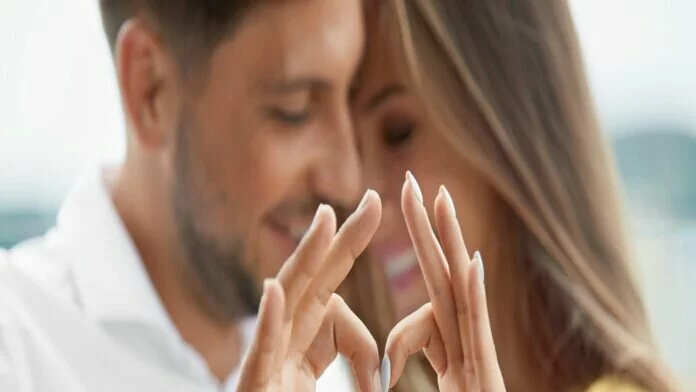 Relationship Tips: चाहते हैं कि शादी तक पहुंचे बात तो सगाई के बाद न करें ये गलतियां